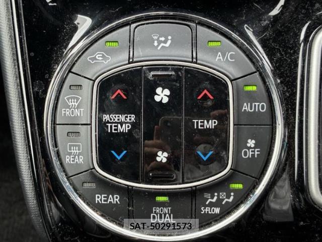 Toyota VOXY 2017-09 8372487-11