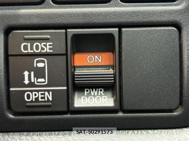 Toyota VOXY 2017-09 8372487-13