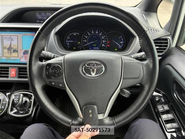 Toyota VOXY 2017-09 8372487-17