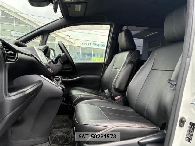 Toyota VOXY 2017-09 8372487-3