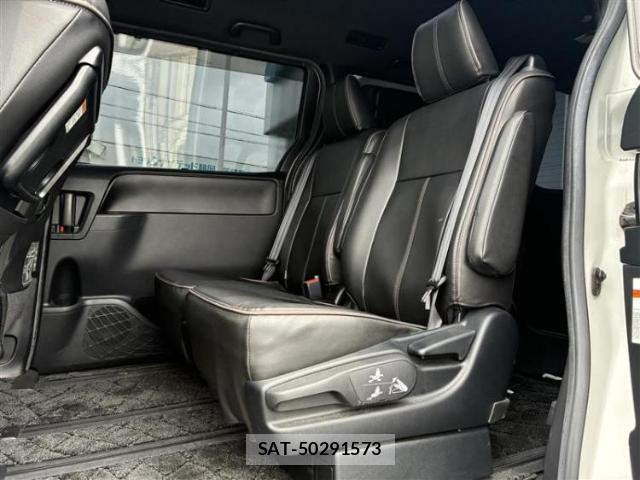 Toyota VOXY 2017-09 8372487-4