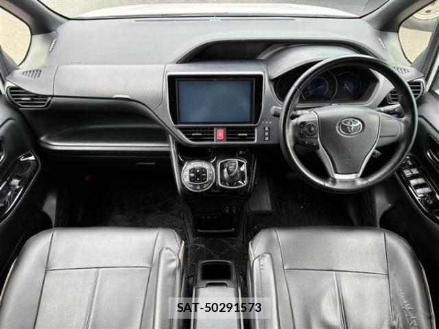 Toyota VOXY 2017-09 8372487-7