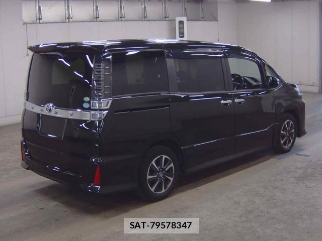 Toyota VOXY 2018-02 8372510-1