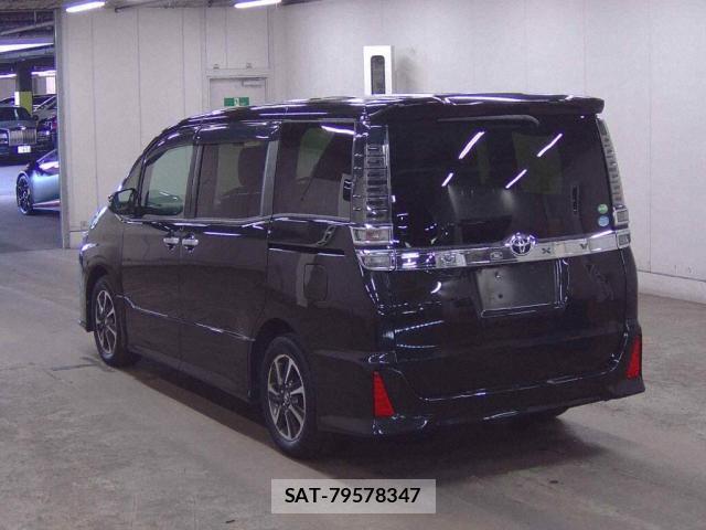 Toyota VOXY 2018-02 8372510-4