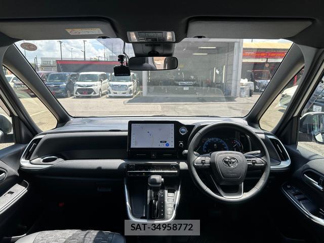 Toyota VOXY 2023-07 8372605-1