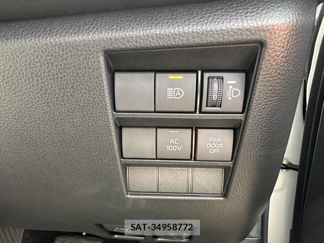 Toyota VOXY 2023-07 8372605-10