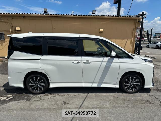 Toyota VOXY 2023-07 8372605-14