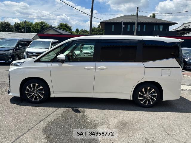 Toyota VOXY 2023-07 8372605-15