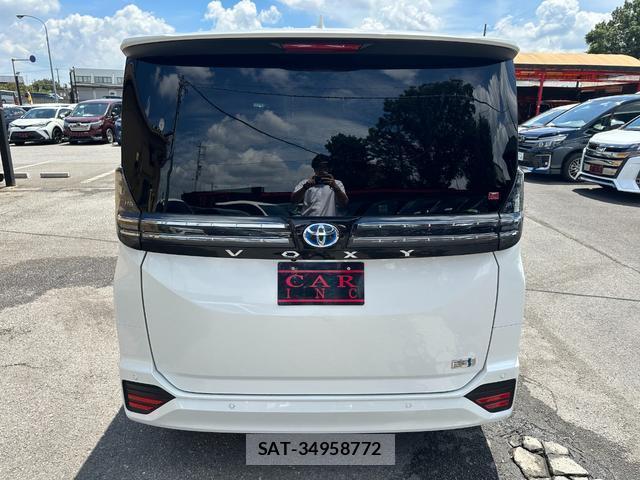 Toyota VOXY 2023-07 8372605-16