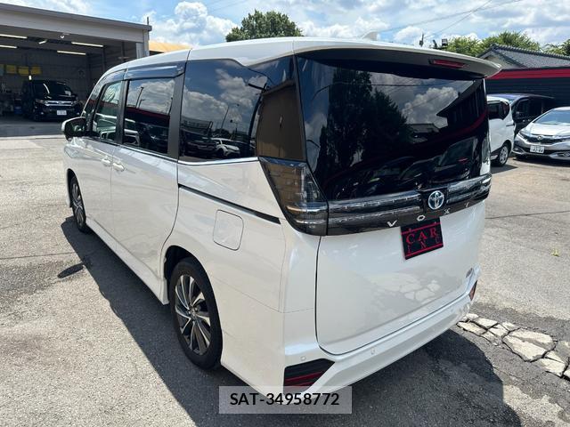 Toyota VOXY 2023-07 8372605-17