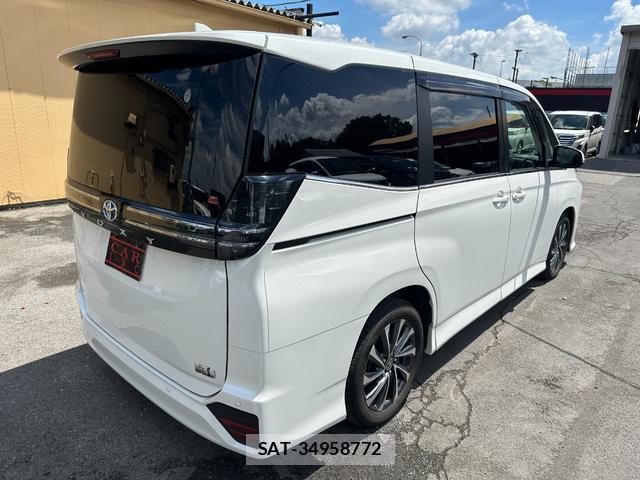 Toyota VOXY 2023-07 8372605-18