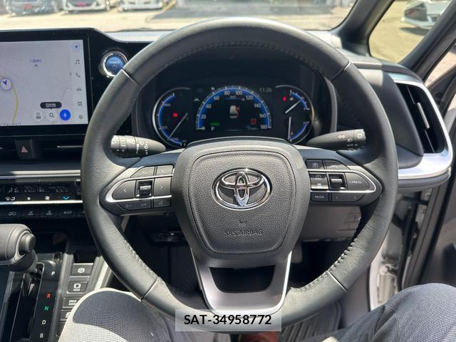 Toyota VOXY 2023-07 8372605-2