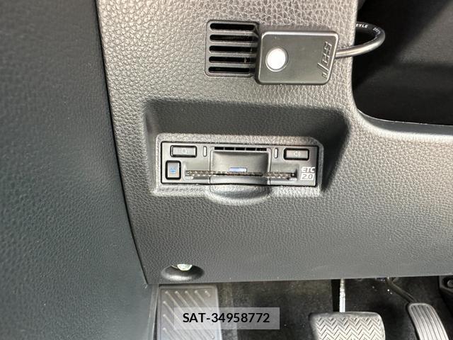 Toyota VOXY 2023-07 8372605-9