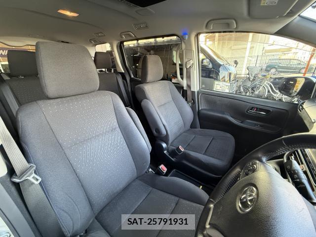 Toyota VOXY 2014-08 8372734-1