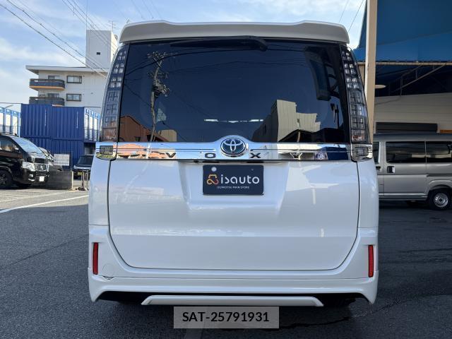 Toyota VOXY 2014-08 8372734-15