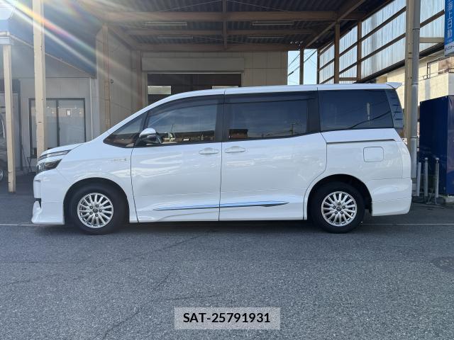 Toyota VOXY 2014-08 8372734-17