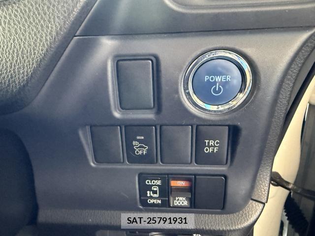 Toyota VOXY 2014-08 8372734-19