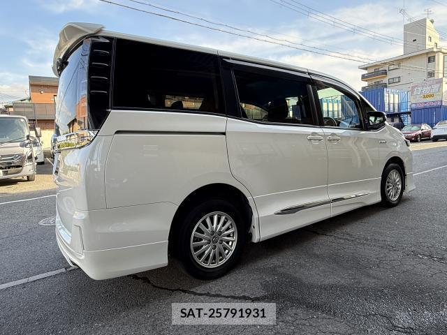 Toyota VOXY 2014-08 8372734-2