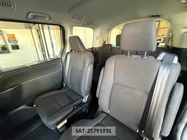 Toyota VOXY 2014-08 8372734-3