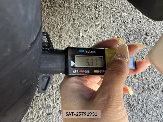 Toyota VOXY 2014-08 8372734-4