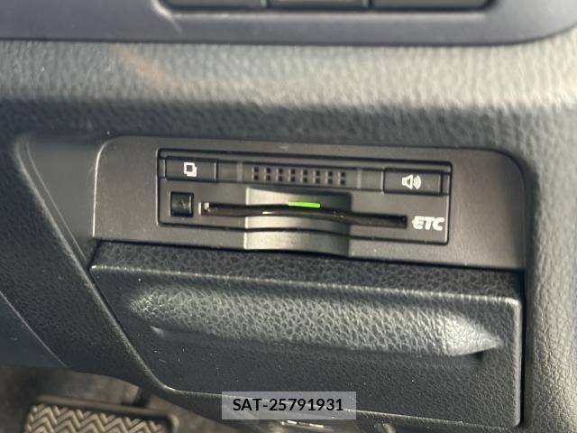 Toyota VOXY 2014-08 8372734-7
