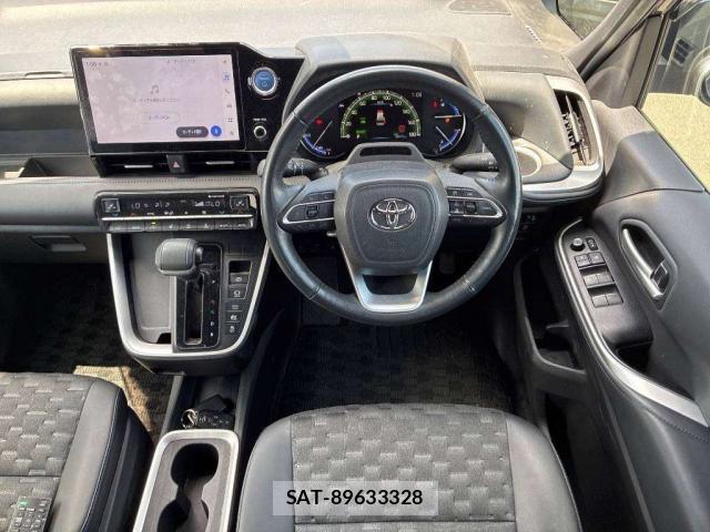 Toyota VOXY 2022-04 8372833-2