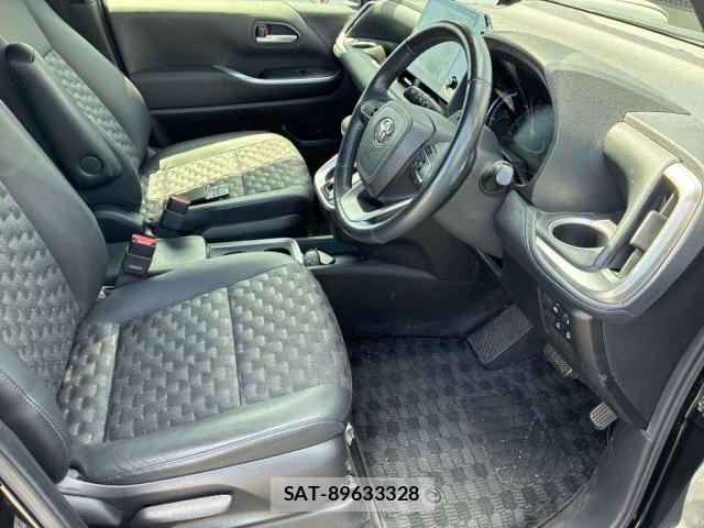 Toyota VOXY 2022-04 8372833-3