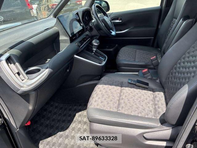 Toyota VOXY 2022-04 8372833-6