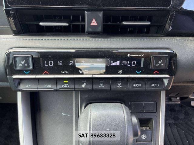 Toyota VOXY 2022-04 8372833-9