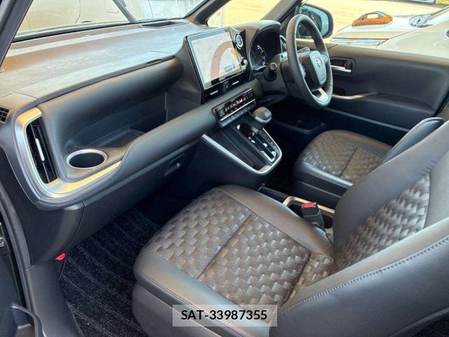 Toyota VOXY 2023-09 8372834-12