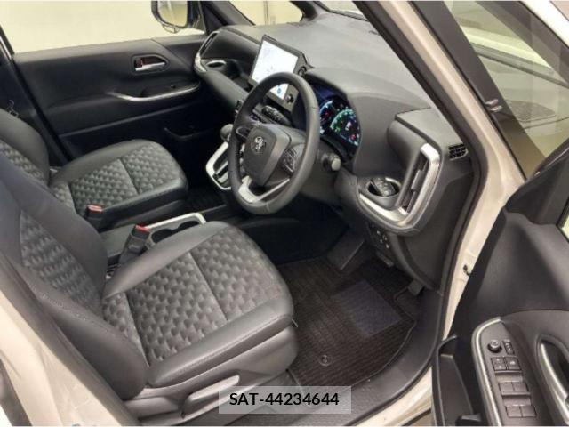 Toyota VOXY 2025-01 8372843-2