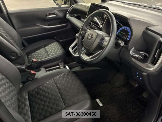 Toyota VOXY 2024-10 8372849-2