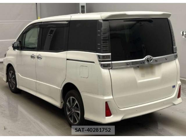 Toyota VOXY 2021-08 8372852-1