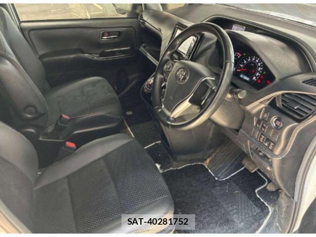 Toyota VOXY 2021-08 8372852-2