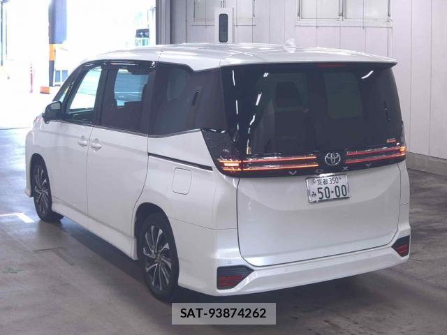 Toyota VOXY 2022-07 8372860-1