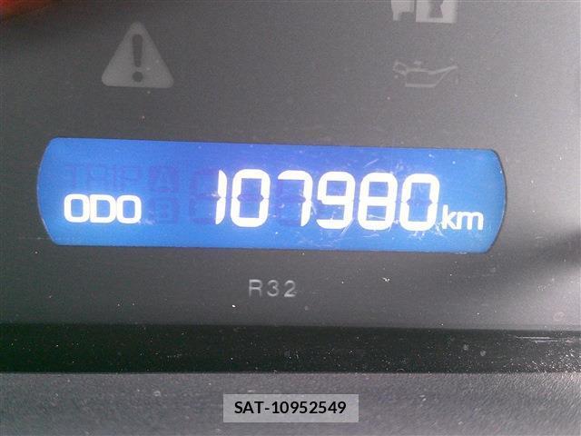 Toyota VOXY 2015-05 8372935-1