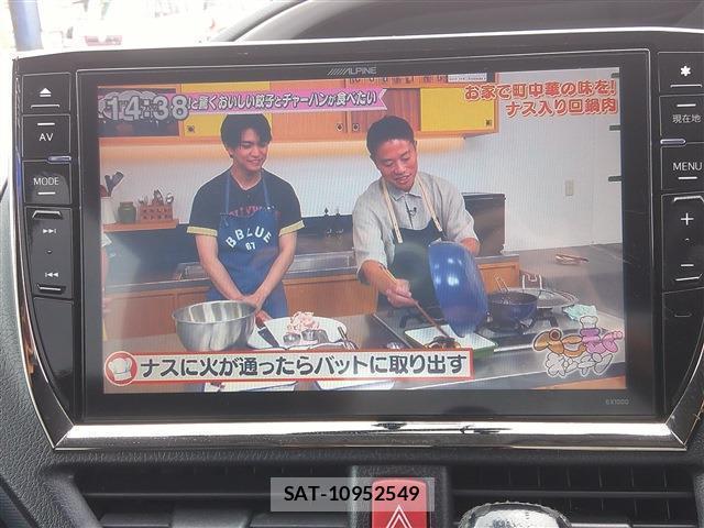 Toyota VOXY 2015-05 8372935-11