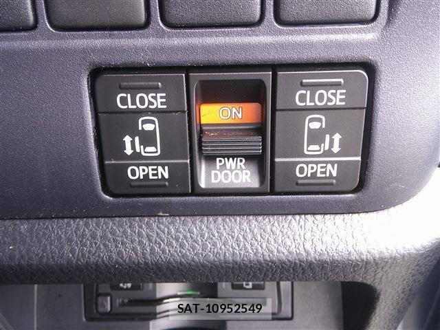 Toyota VOXY 2015-05 8372935-13