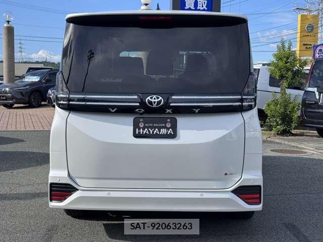 Toyota VOXY 2026-08 8372941-12