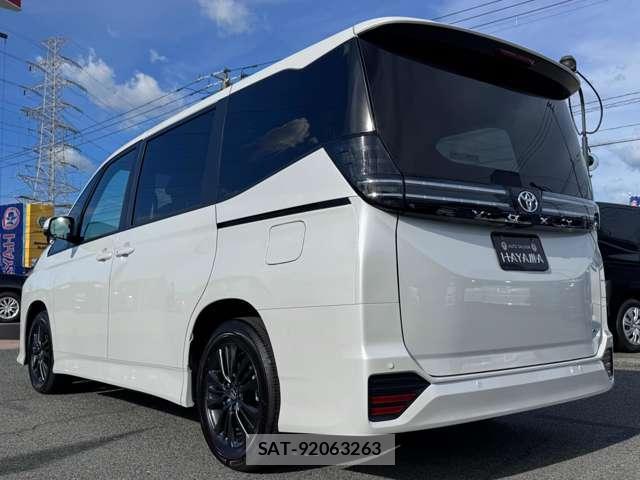 Toyota VOXY 2026-08 8372941-14