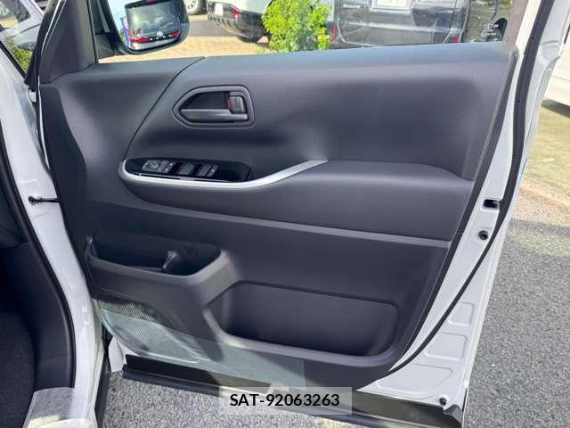 Toyota VOXY 2026-08 8372941-16