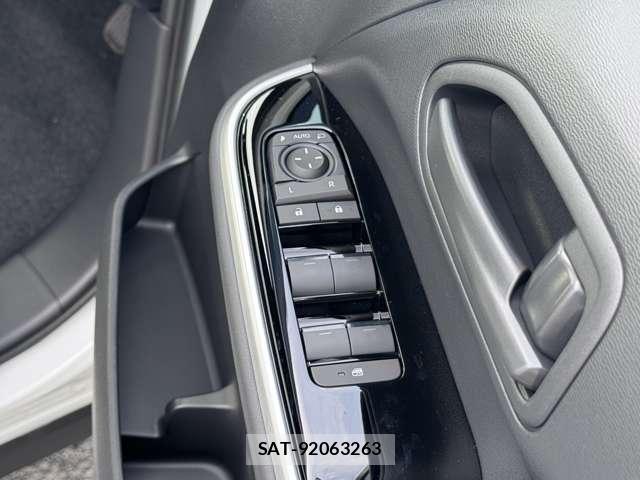 Toyota VOXY 2026-08 8372941-17