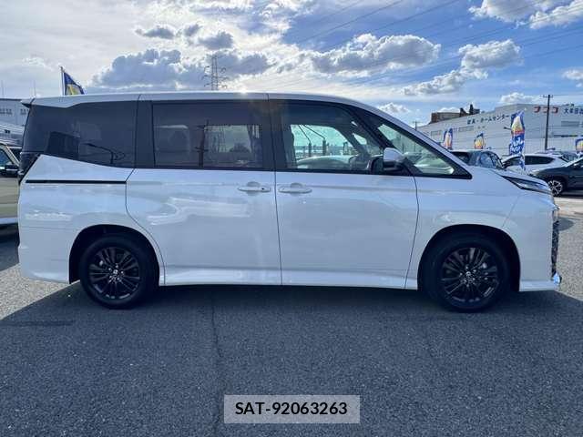 Toyota VOXY 2026-08 8372941-3