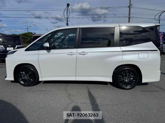 Toyota VOXY 2026-08 8372941-9