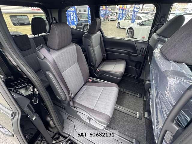 Toyota VOXY 2026-08 8372942-15