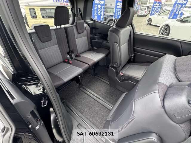 Toyota VOXY 2026-08 8372942-6