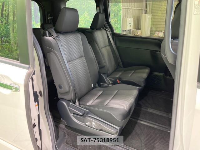 Toyota VOXY 2019-04 8373061-10