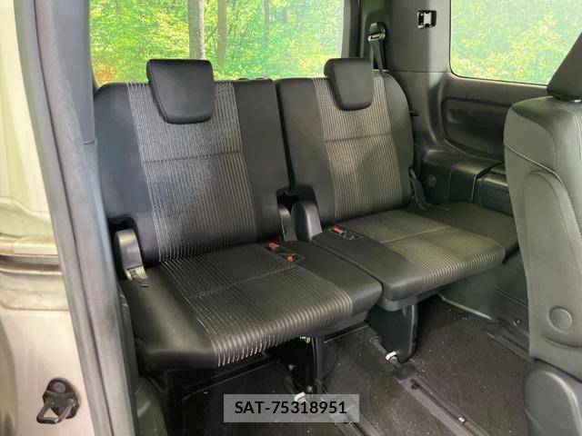 Toyota VOXY 2019-04 8373061-11