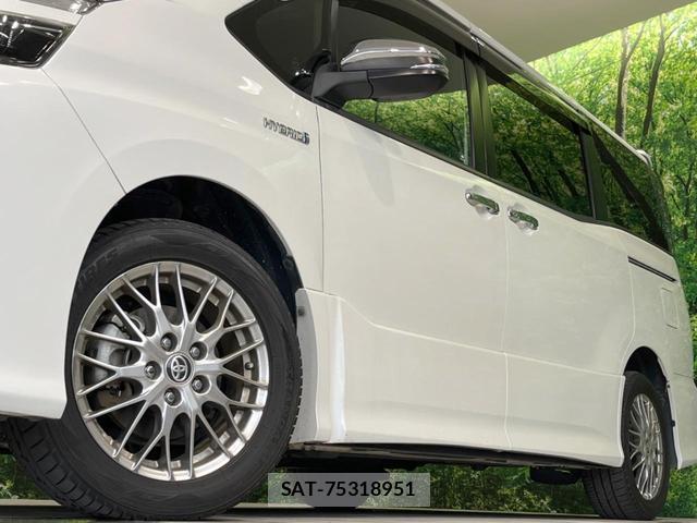 Toyota VOXY 2019-04 8373061-14