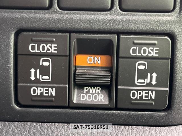 Toyota VOXY 2019-04 8373061-5